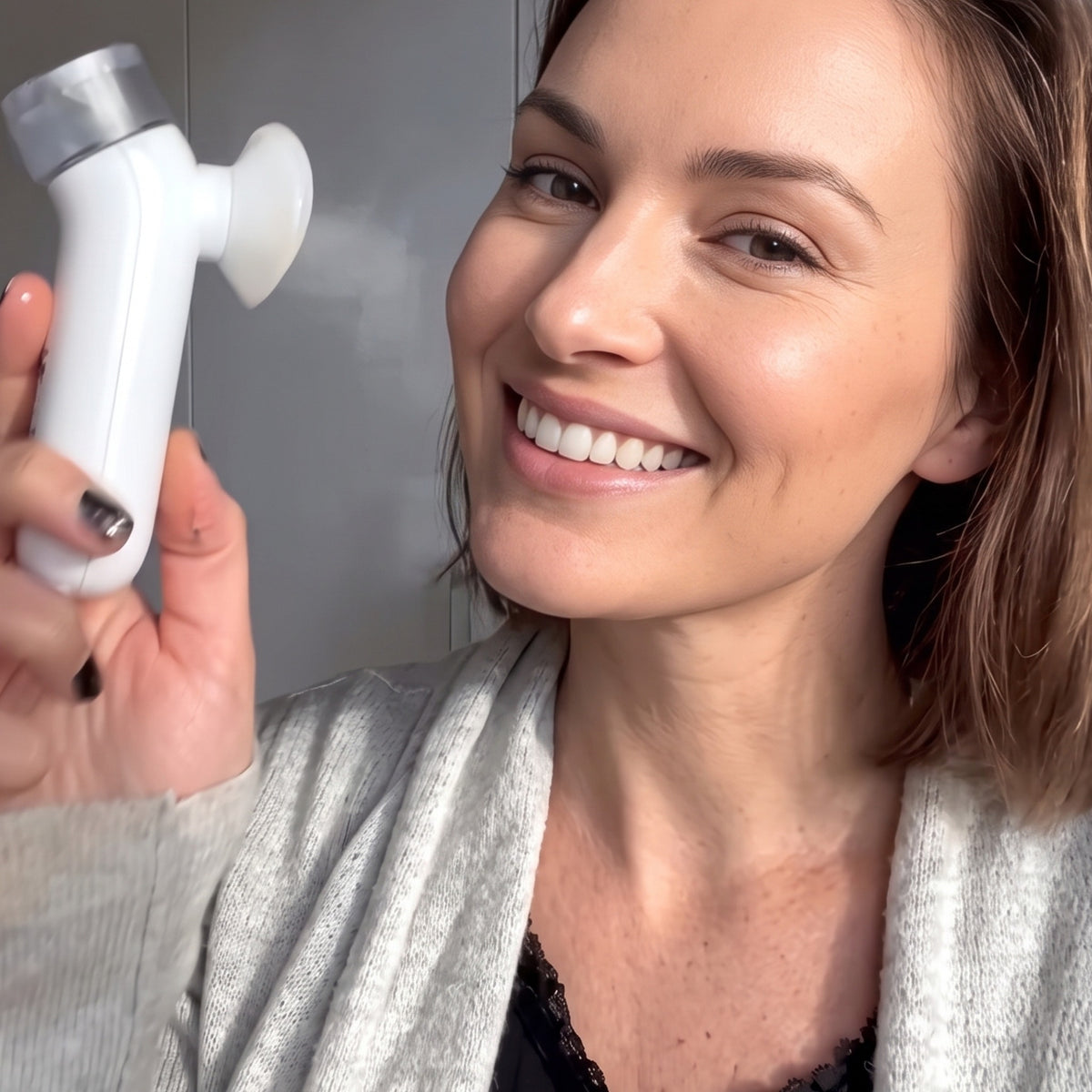 Eye steamer in use at home