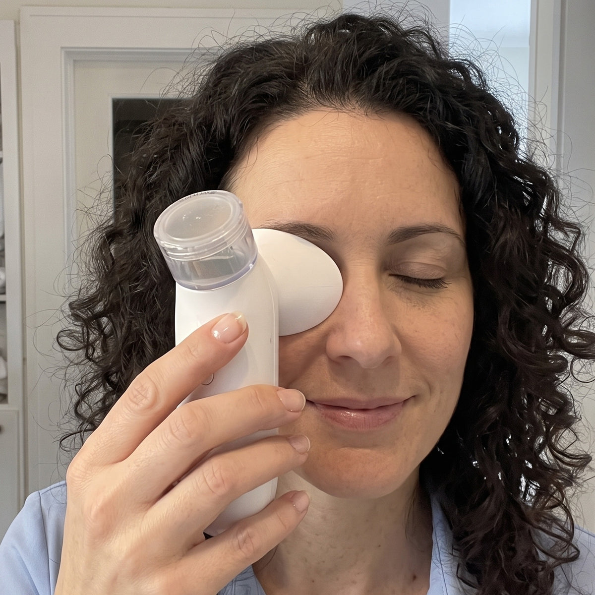 Eye steamer in use at home
