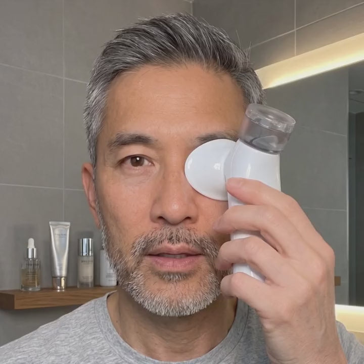 Eye steamer in use, illustrative scene