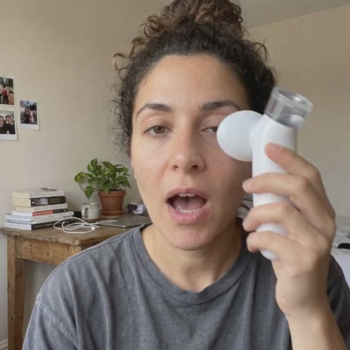 Eye steamer in use, illustrative scene