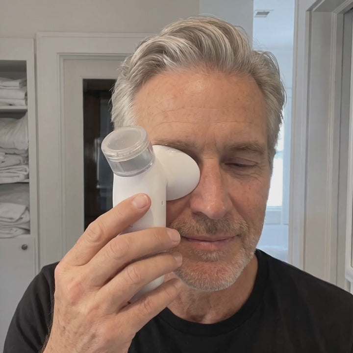 Eye steamer in use, illustrative scene