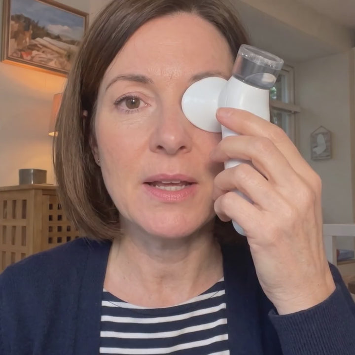 Eye steamer in use, illustrative scene